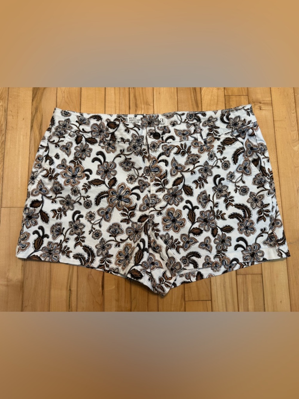 a.n.a Mid-Rise Shortie Short 3.5” inseam size 16